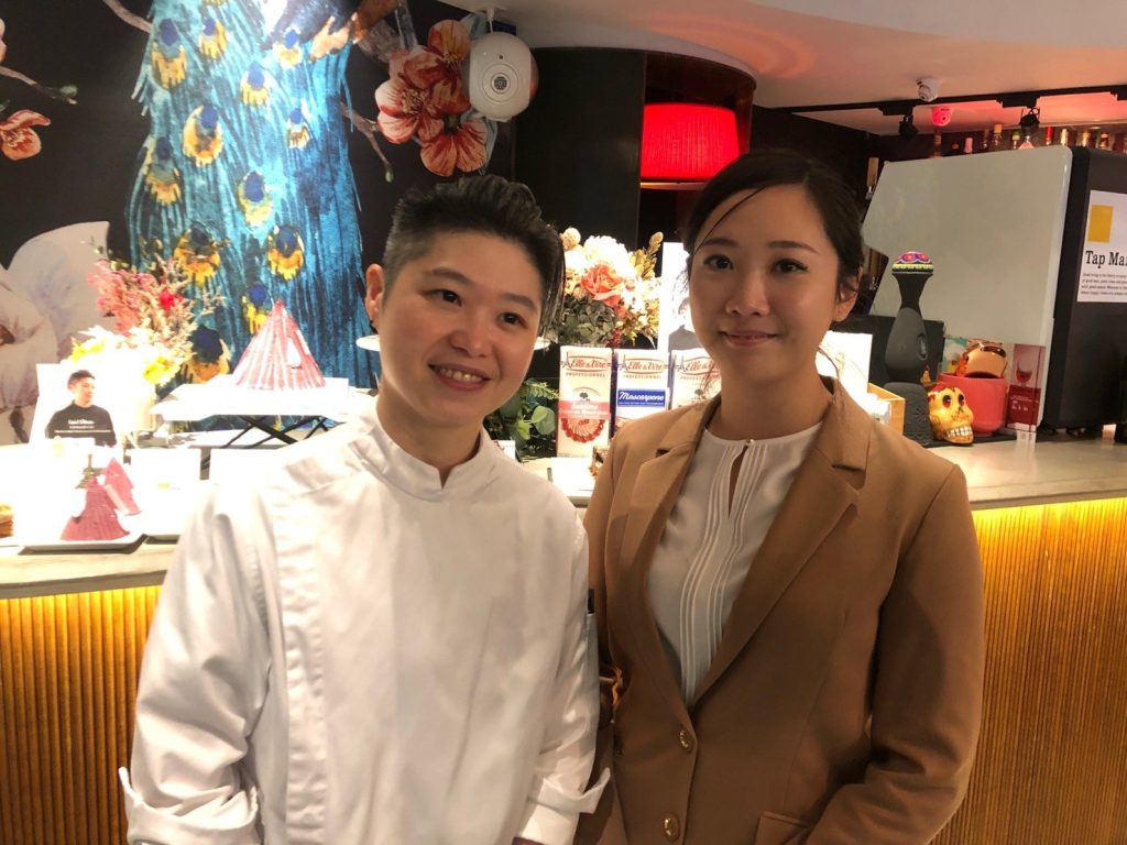 某某甜點店主廚