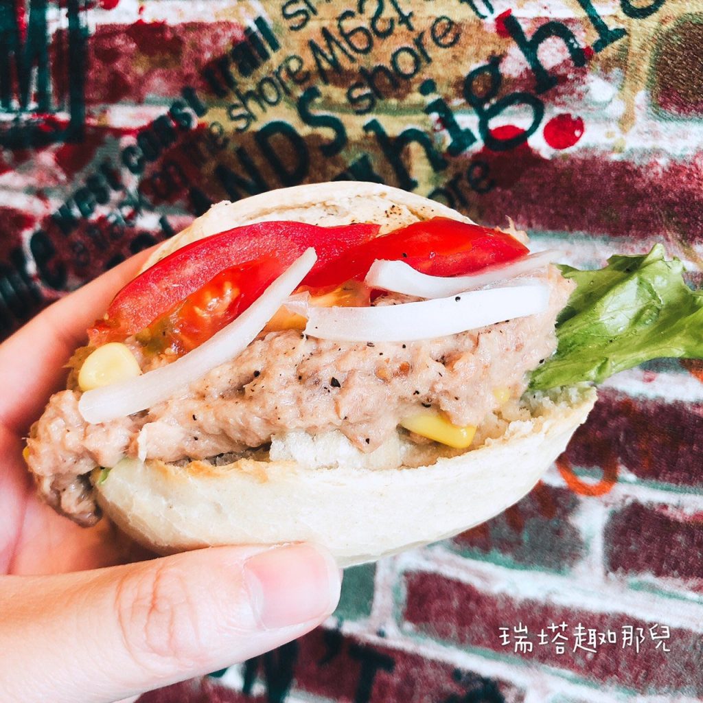 半熟麵包—鮪魚番茄蛋 NT$40